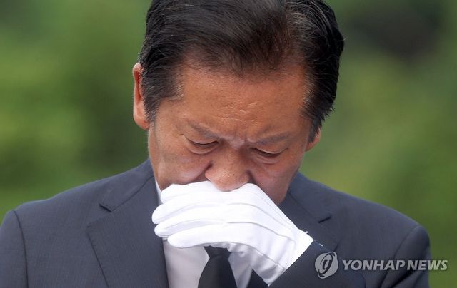 너럭바위 앞에서