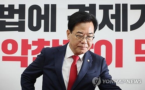 회의 참석하는 송언석 비상대책위원장