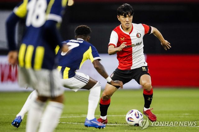 페네르바체와의 경기에 출전한 황인범