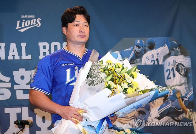 은퇴 기자회견 마친 오승환