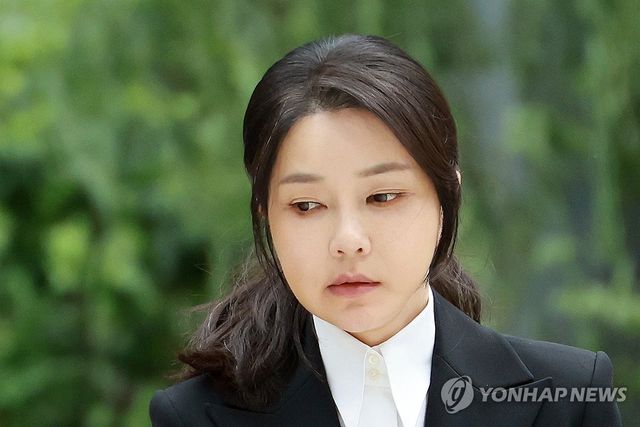 김건희, 피의자 신분으로 특검 출석