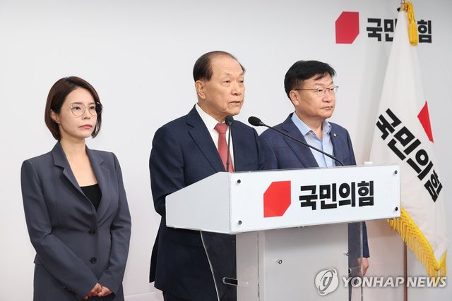 황우여 선거관리위원장, 본경선 진출자 발표