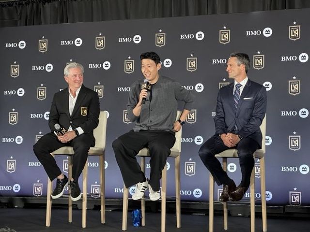 LAFC 기자회견에서 질문에 답하는 손흥민