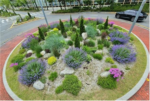 서울 성북구 석관동 일대 교통섬 정원