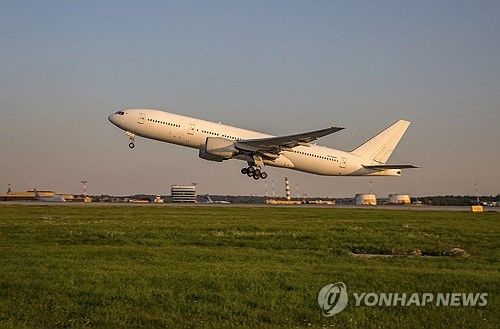 모스크바 공항 이륙하는 평양행 여객기