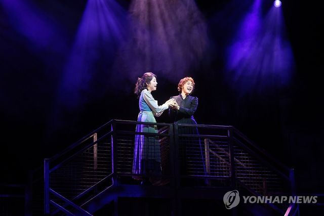 열연하는 김소향-이봄소리