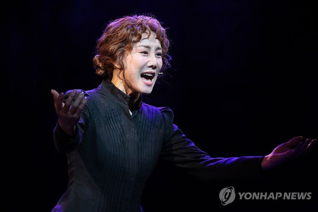 열연하는 '마리 퀴리' 김소향