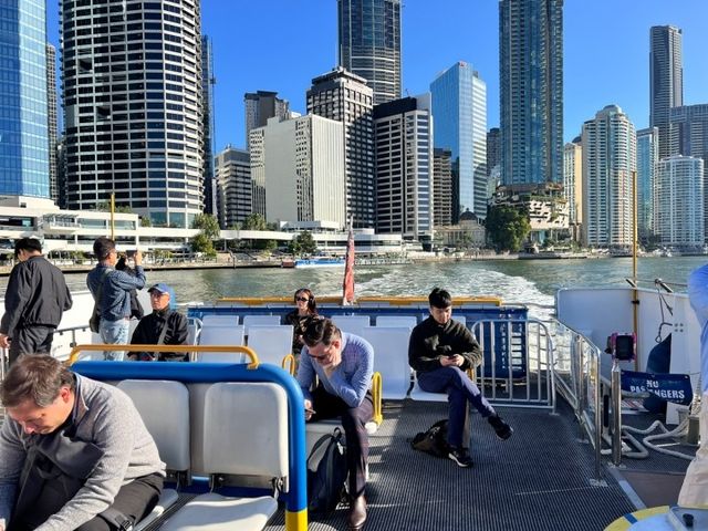 '시티캣' 에서 여유를 즐기는 시민들