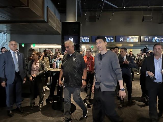 LAFC 기자회견장 들어오는 손흥민