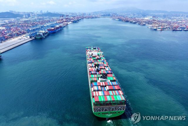 관세와 전쟁으로 위축된 무역 [AFP 연합뉴스 자료사진. 재판매 및 DB 금지]