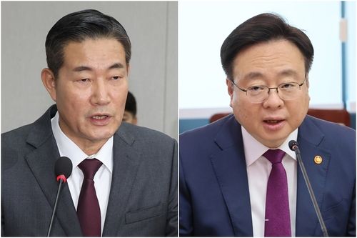 신원식 전 안보실장(왼쪽)·조규홍 전 장관