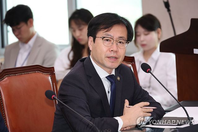 답변하는 여한구 산업통상자원부 통상교섭본부장