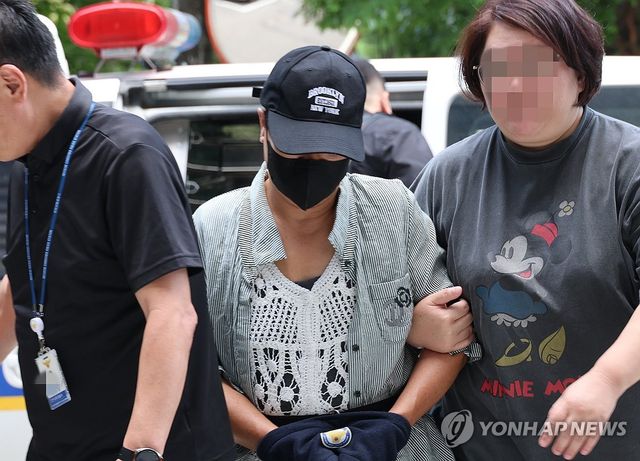 남편 중요부위 절단한 아내 구속심사 출석