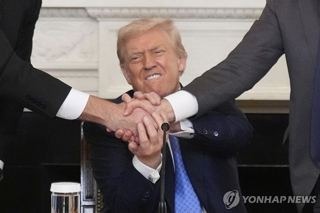 아르메니아-아제르바이잔 평화합의 중재한 트럼프 미국 대통령