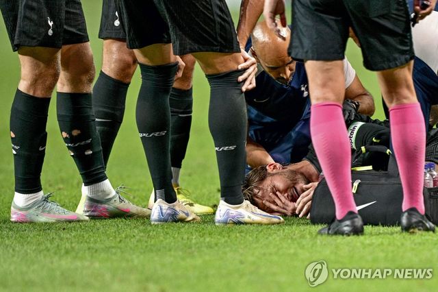 지난 3일 뉴캐슬전에서 무릎 부상으로 고통스러워하는 제임스 매디슨