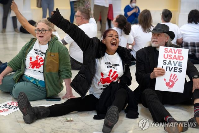 미국 국제개발처(USAID) 예산 삭감에 반대하는 시위