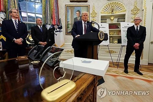 지난 6일(현지시간) 백악관에서 열린 애플의 대미 시설투자 계획 발표 행사
