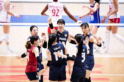 득점 후 기뻐하는 한국 여자배구 대표팀