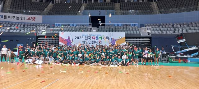 희망 실은 종이비행기 날리기 퍼포먼스 