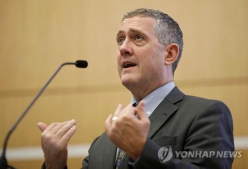 제임스 불러드 전 세인트루이스 연은 총재