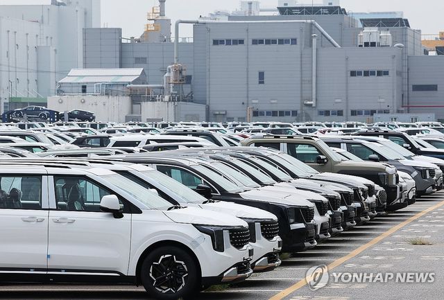 수출 대기 중인 자동차
