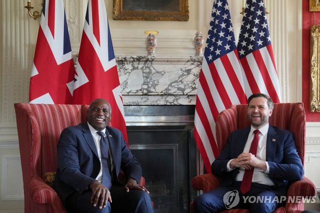 8일 치브닝 하우스에서 회동한 래미 장관과 밴스 부통령