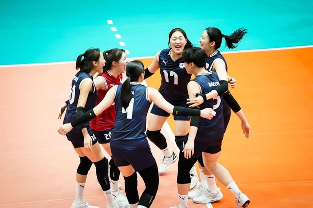 득점 후 기뻐하는 U-21 여자배구 대표팀 선수들