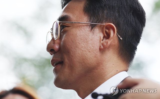 특검 출석하는 조영탁 대표