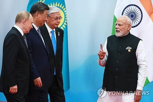 톈진서 시진핑-푸틴과 함께 자리한 모디 인도 총리