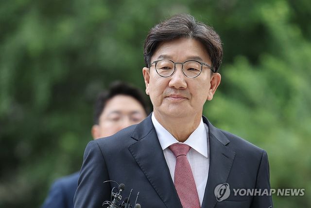 피의자 신분으로 특검 출석한 권성동 의원