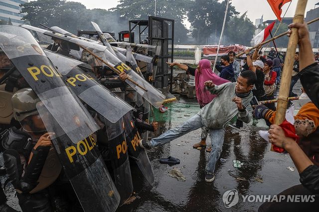 인도네시아 국회의원 월 430만 원 주택수당 지급에 '민심 폭발'