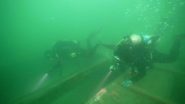 수중발굴 캠프 체험장의 교육 모습 