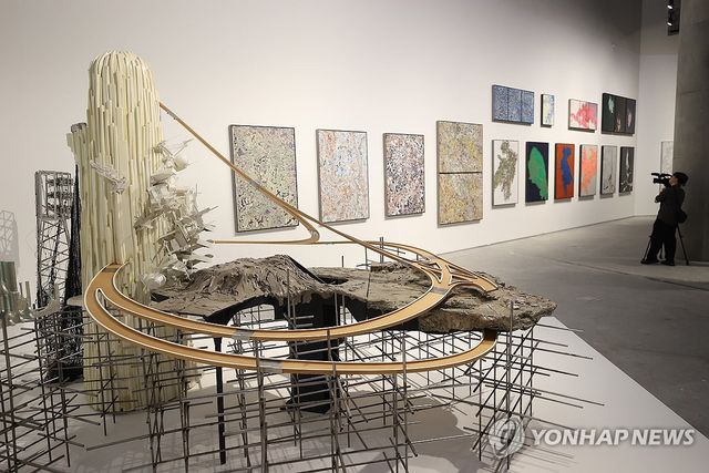 '바위에 흐느끼다...'