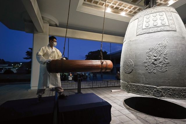 2021년 고유 주파수 조사를 위해 타종한 모습 