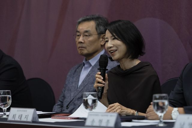 답변하는 최태지 서울어텀페스타 추진위원장