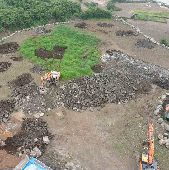 불법 폐기물 매립된 제주 농경지