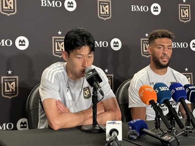 LAFC 홈 데뷔전 후 기자회견에서 답하는 손흥민