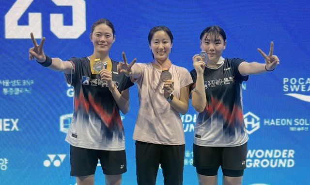 전북은행 여자 배드민턴 선수들