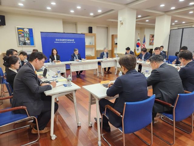 조현 외교장관, 워싱턴 주재 한국 기업 대표들과 간담회