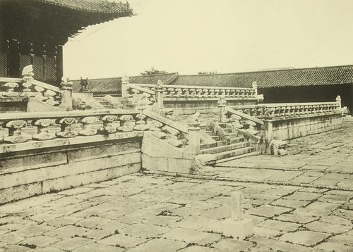 경복궁 근정전의 향로 