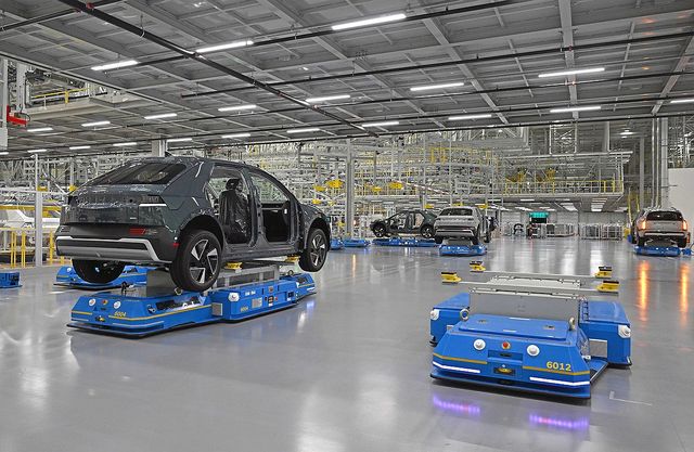 미국 조지아주 현대차그룹 메타플랜트 아메리카(HMGMA) 내 차체 및 부품 나르는 자율이동로봇