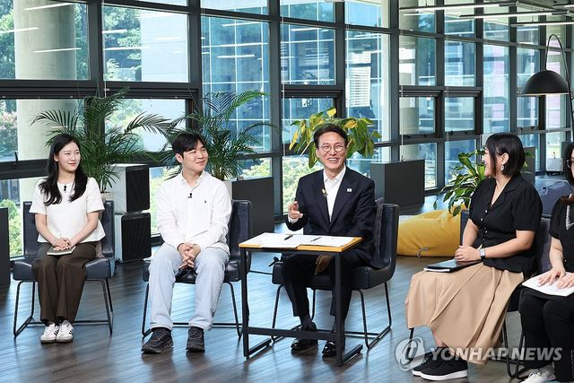 발언하는 김민석 국무총리