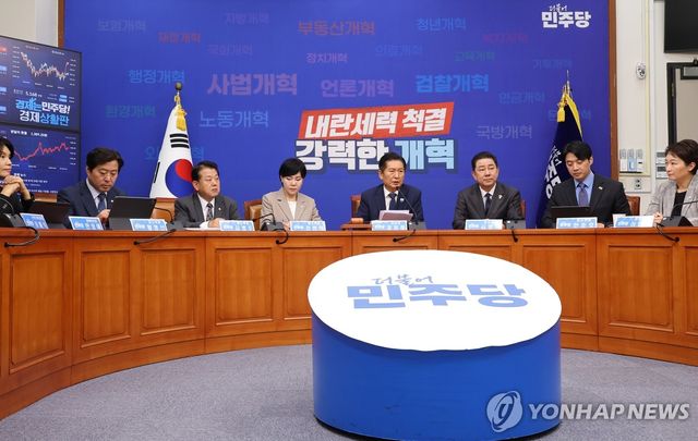 최고위원회에서 발언하는 민주당 정청래 대표