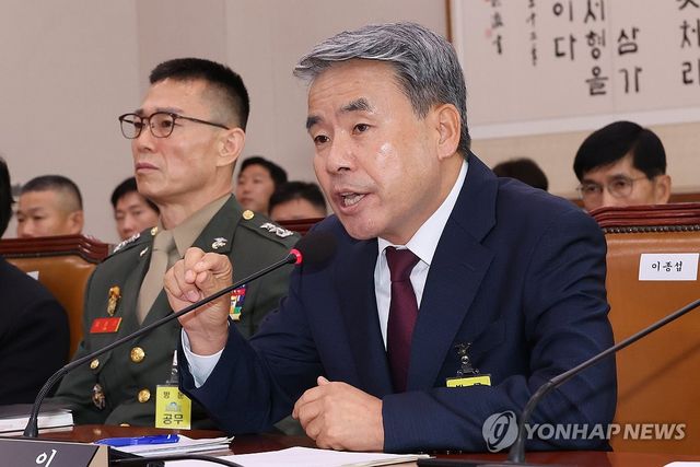 답변하는 이종섭 전 국방부 장관