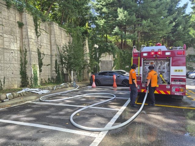 아파트 급수 지원하는 소방