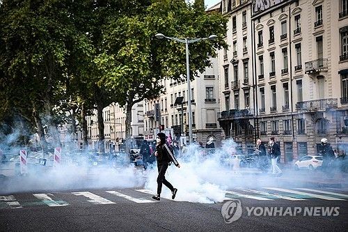 리옹 시위 현장 