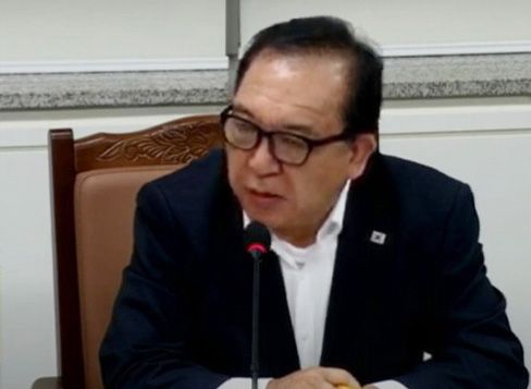 질의하는 이정엽 제주도의회 의원