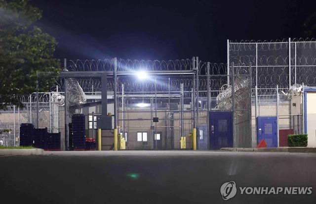 적막감 흐르는 포크스턴 이민세관단속국 구금시설