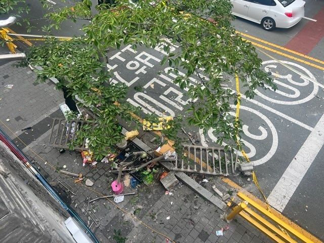 벽돌 난간 추락