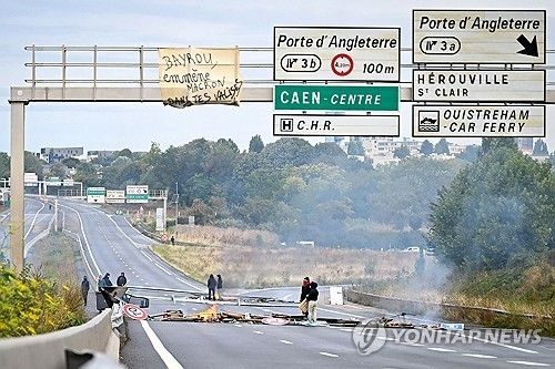 캉 고가도로를 봉쇄한 시위대